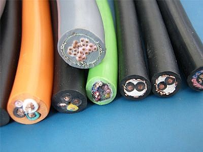 橡胶电缆金属套设备选型考虑因素是什么？